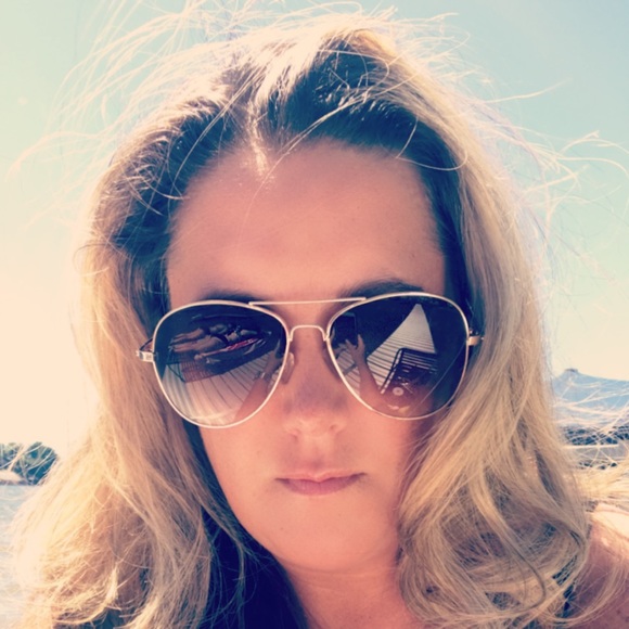 Meet your Posher, Megan - Picture 2 of 2